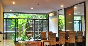 FOR RENT Single house in Compound at Sukhumvit24 with swimming pool nere BTS