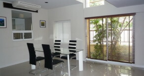 FOR RENT Nice  Decorate Townhouse at Sukhumvit ready move in BTS 5 MIN