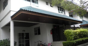 FOR RENT Single House in Compound  with  pool At Ekamai  near BTS