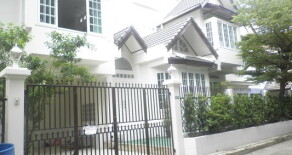 FOR RENT New Decoration  Single house at Sukhumvit