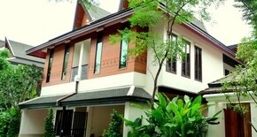 FOR RENT CLASSIC Single house at Sukhumvit with private pool near BTS 3 MIN