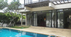 FOR RENT Single House with swimming pool at Sukhumvit 4 beds near BTS Nana