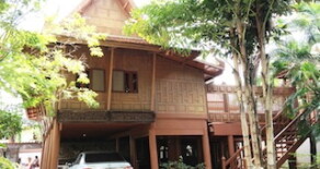 For Rent Traditinal Thai-Style Single House at Sukhumvit near BTS