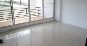 For rent Town home at Rungrudee road near BTS 6 beds for business&living
