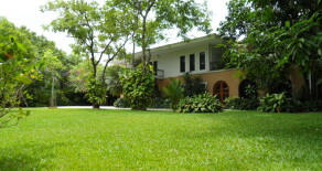 Big Hoouse for rent at Sukhumvit 400 sq.w. good location