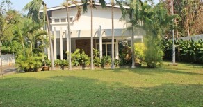 For rent Single house 300 sq.w. near BTS Prompong station