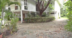 For Rent Single house at Sukhumvit for office,spa,restaurant 400 sq.w. nice house&big garden