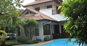 ให้เช่า บ้านเดี่ยวพร้อมสระว่ายน้ำ สไตล์รีสอร์ท พร้อมสวนขนาดใหญ่ 400 ตรว. ซอยเอกมัย