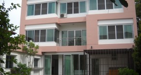 ให้เช่า บ้านเดี่ยว 4 ชั้น ใหม่ ใจกลางเมือง บนถนนสุขุมวิท