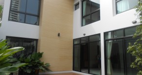 ให้เช่า บ้านเดี่ยวสร้างใหม่ ซอยเอกมัย ขนาด 100 ตรว. 4ห้องนอน modren style