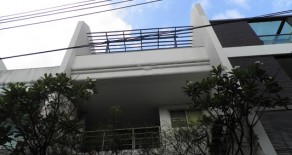 ให้เช่า Townhome 4 ชั้น ใจกลางเมือง ใกล้ BTS
