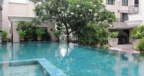 ให้เช่า ทาวน์โฮมพร้อมสระว่ายน้ำ ซอยทองหล่อ 5ห้องนอน 65,000 พร้อมอยู่
